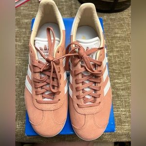 BNIB Adidas gazelle pink